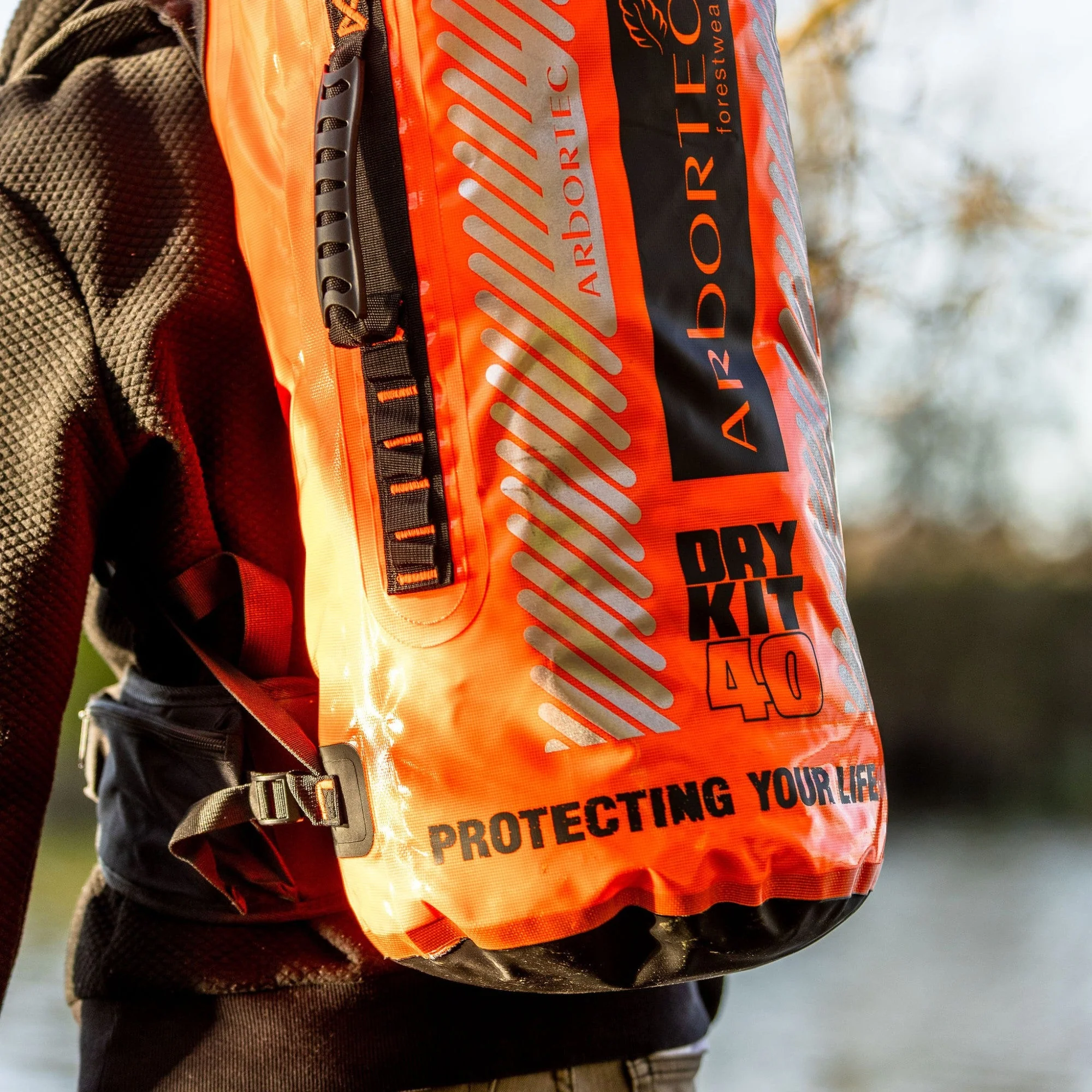 AT102 DryKit Viper - Waterproof Dry Bag Hi Vis Orange 40L - Image 4