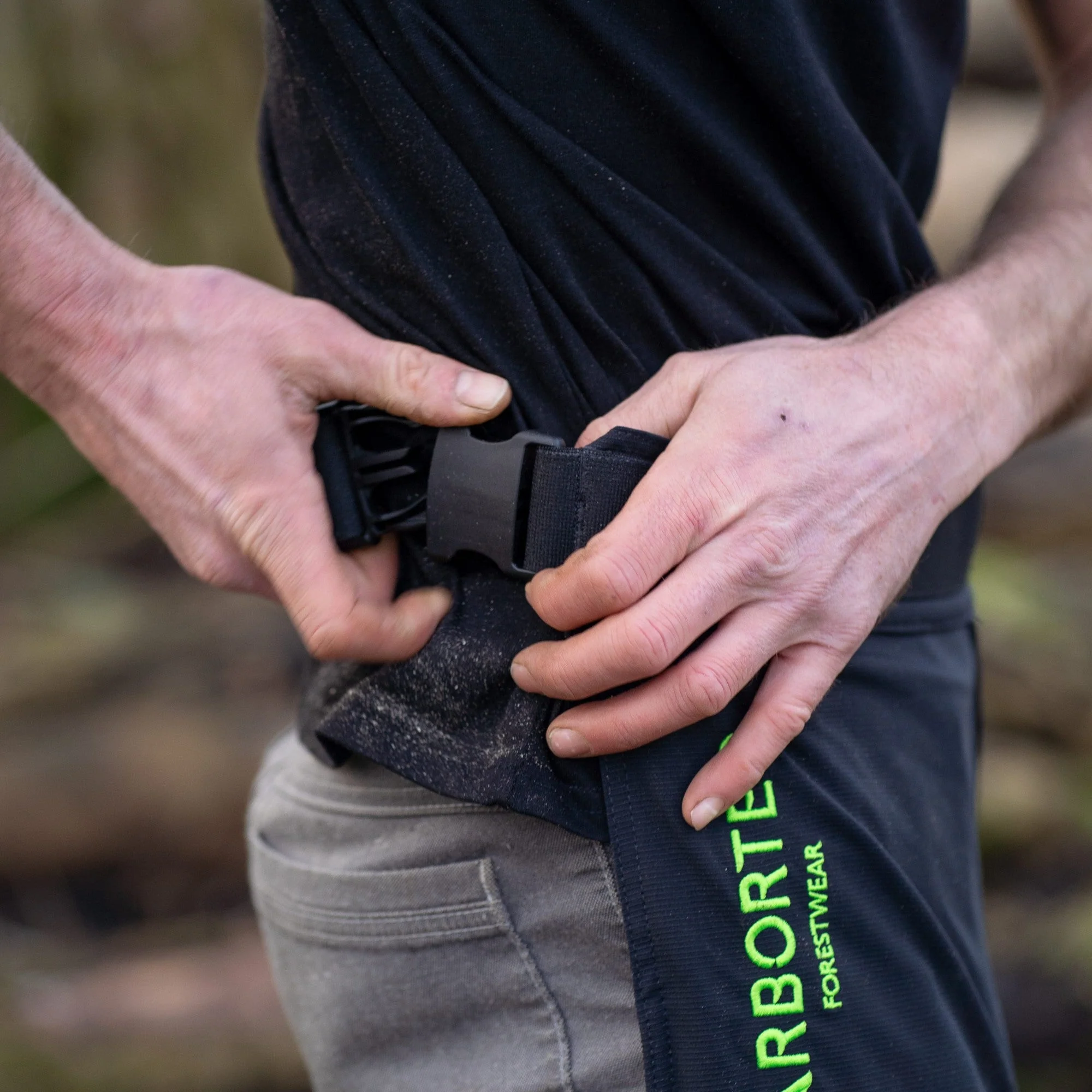 AT4008(US) Arbortec Chainsaw Chaps Calf Wrap - Black - Image 9