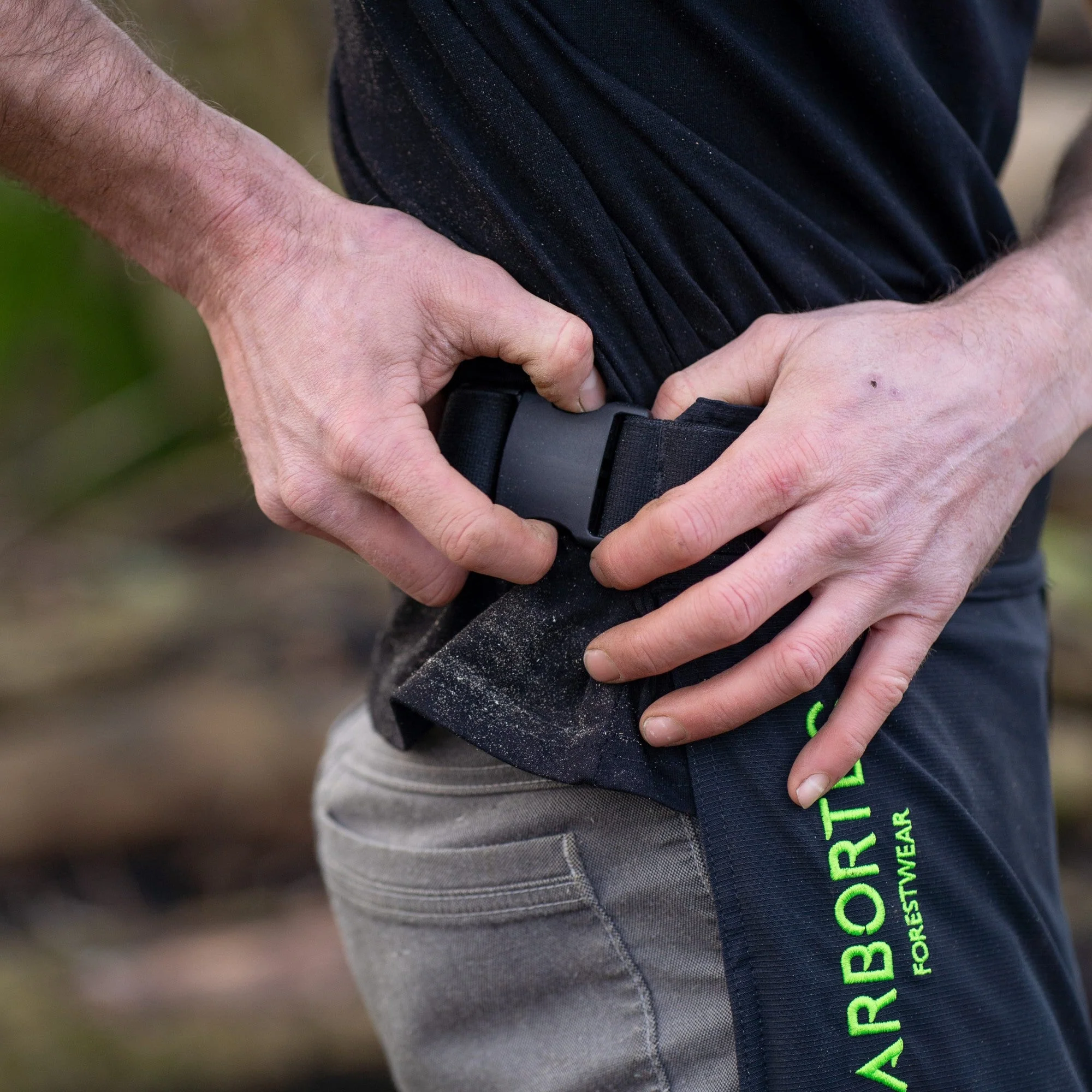 AT4009(US) Arbortec Chainsaw Chaps Front Protection - Black - Image 10