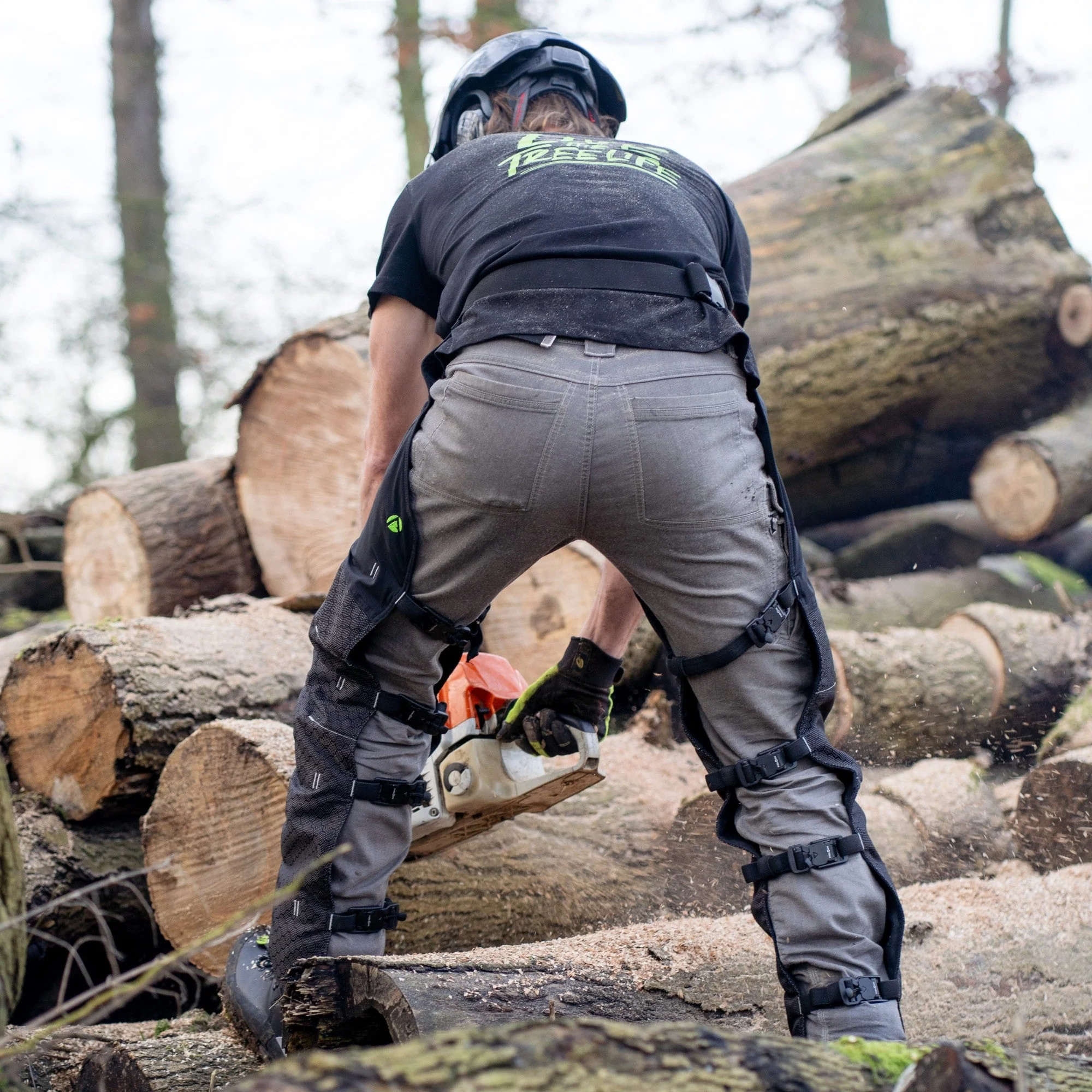 AT4009(US) Arbortec Chainsaw Chaps Front Protection - Black - Image 12