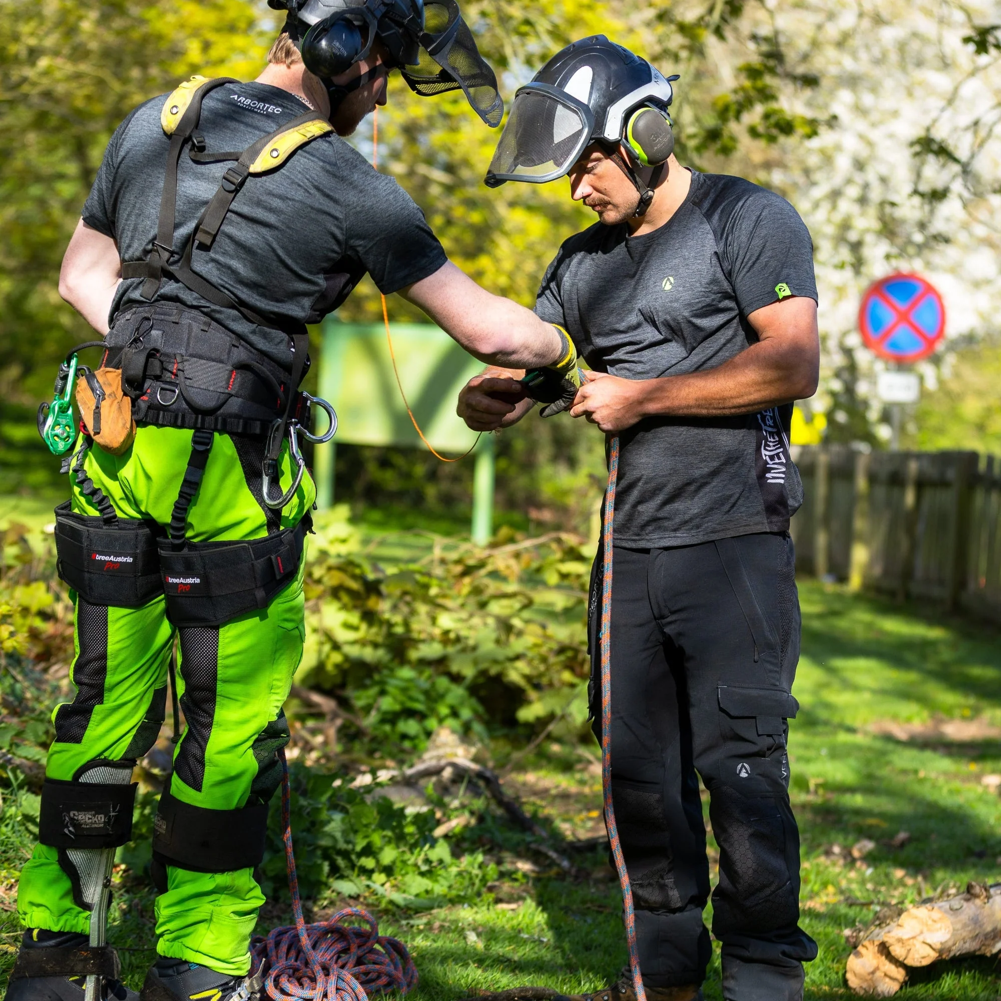 AT4062(EU) Arbortec Vented Chainsaw Trousers Design A Class 1 - Black - Image 14