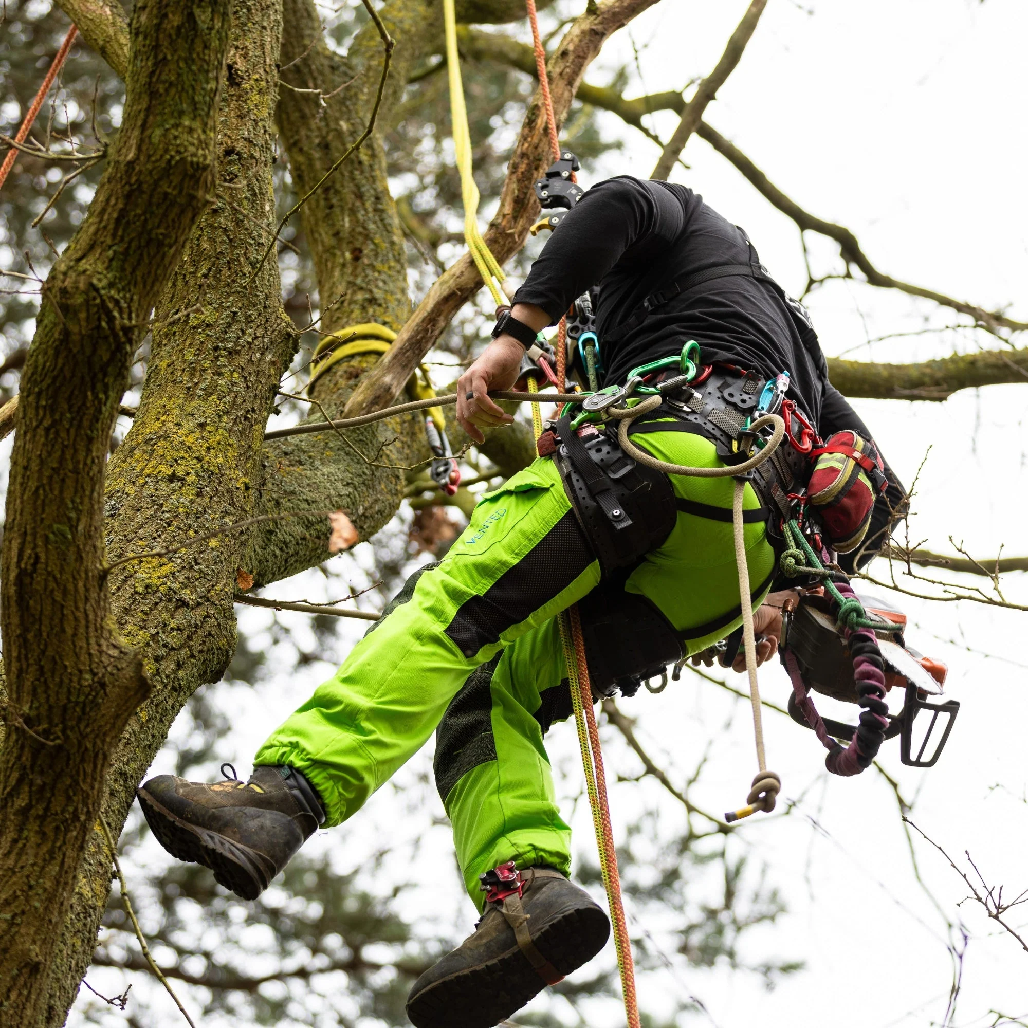 AT4062(EU) Arbortec Vented Chainsaw Trousers Design A Class 1 - Lime - Image 16