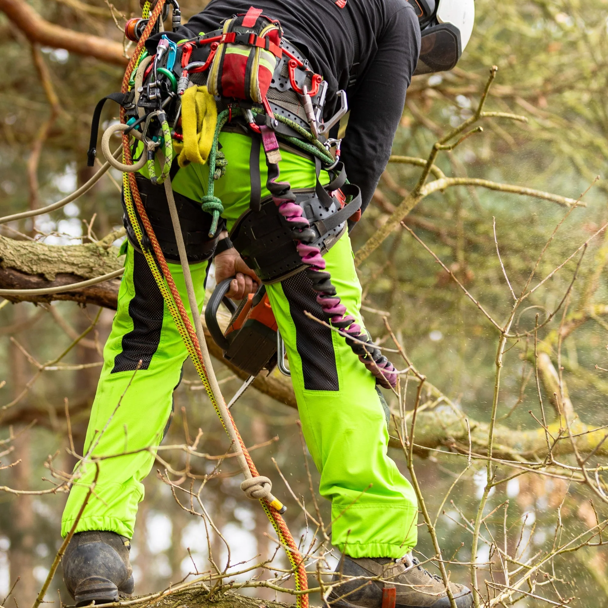 AT4062(EU) Arbortec Vented Chainsaw Trousers Design A Class 1 - Lime - Image 17