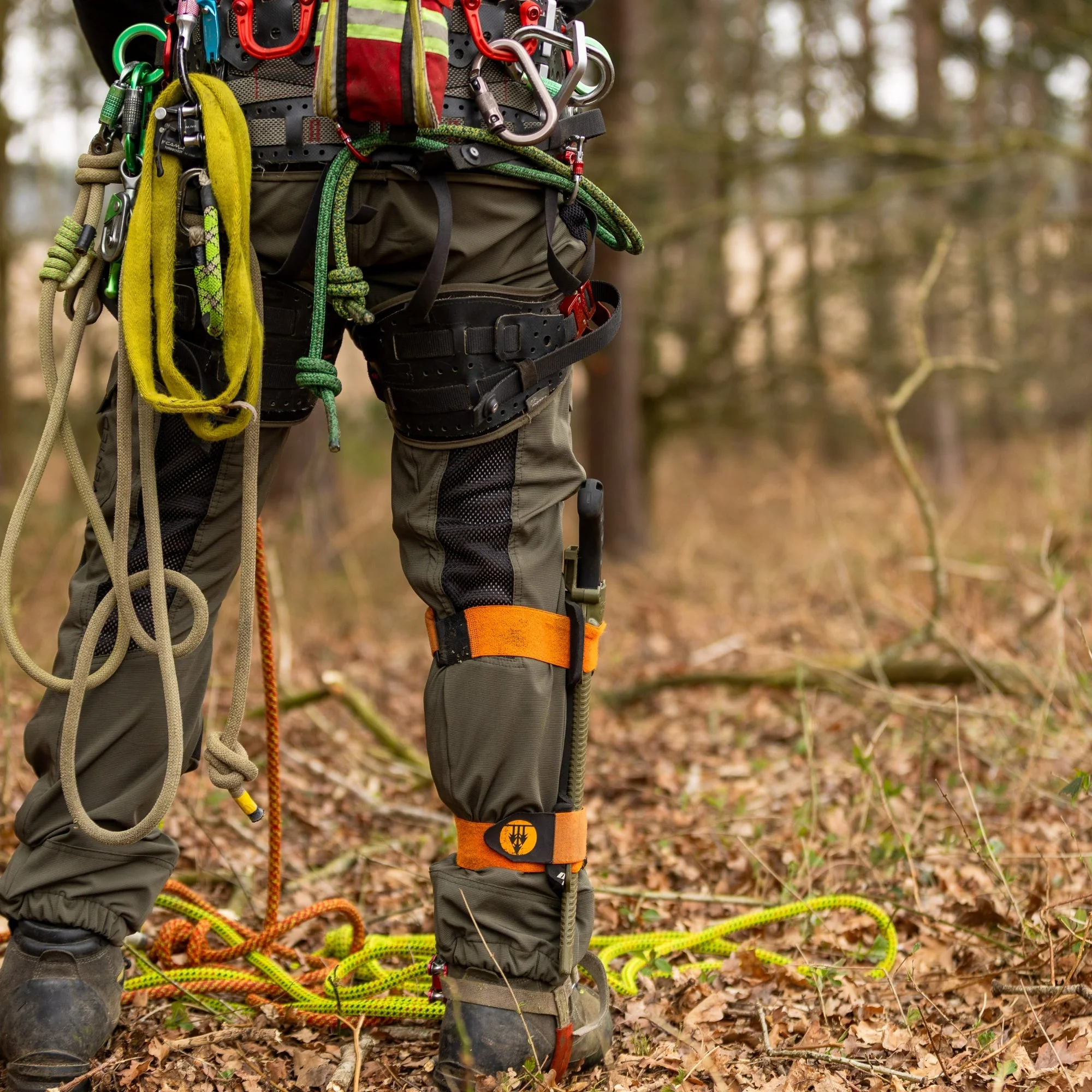 AT4062(EU) Arbortec Vented Chainsaw Trousers Design A Class 1 - Olive - Image 12