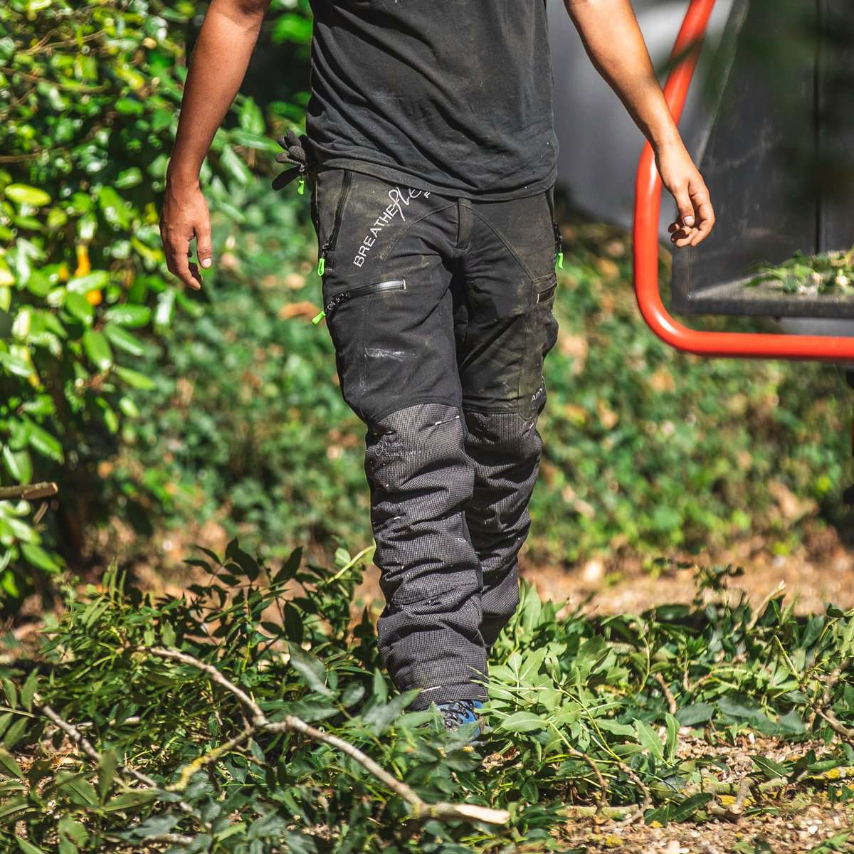 AT4070 Breatheflex Pro Chainsaw Trousers Design C Class 1 - Black - Image 11