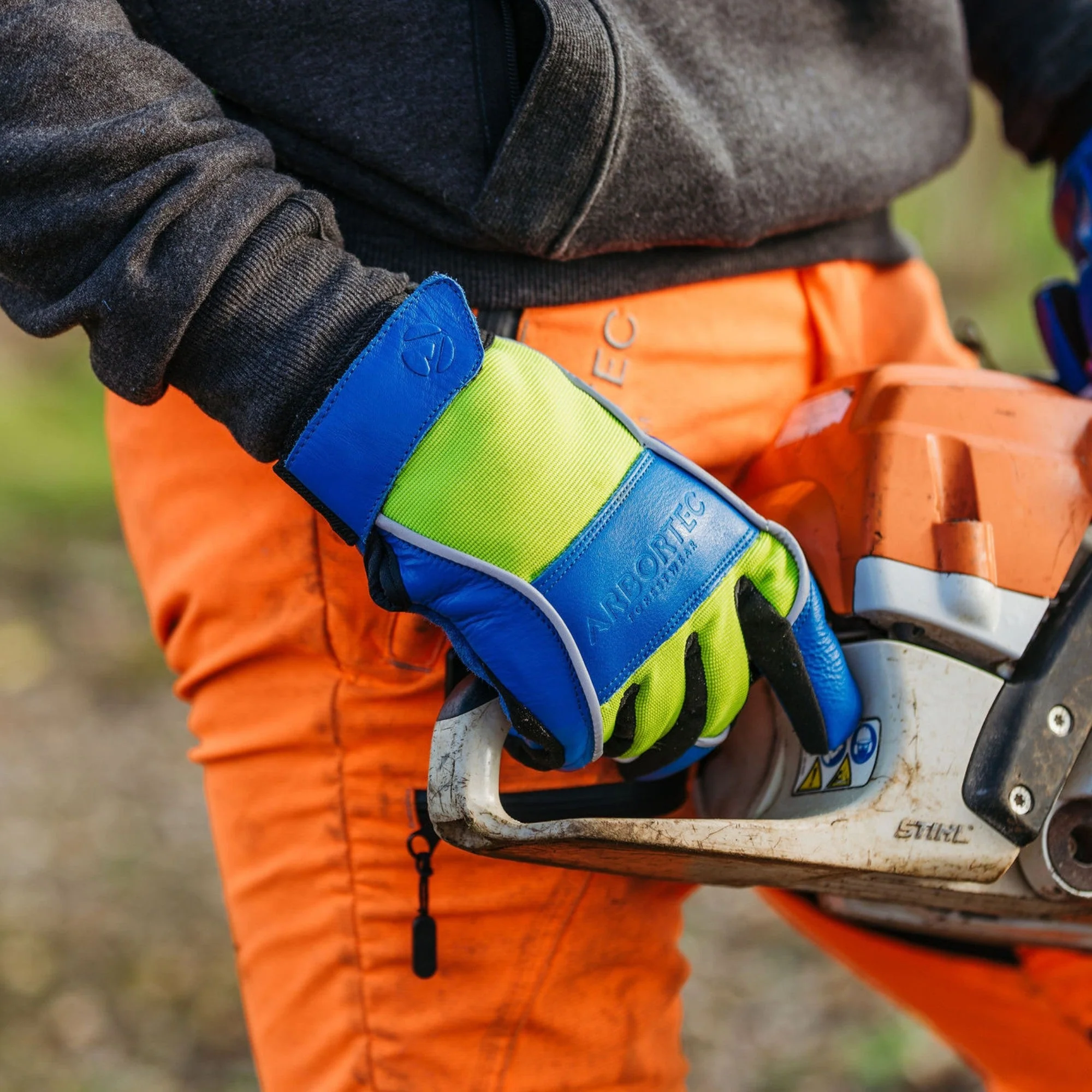 AT875 Arbortec Chainsaw Gloves Blue/Lime - Image 3