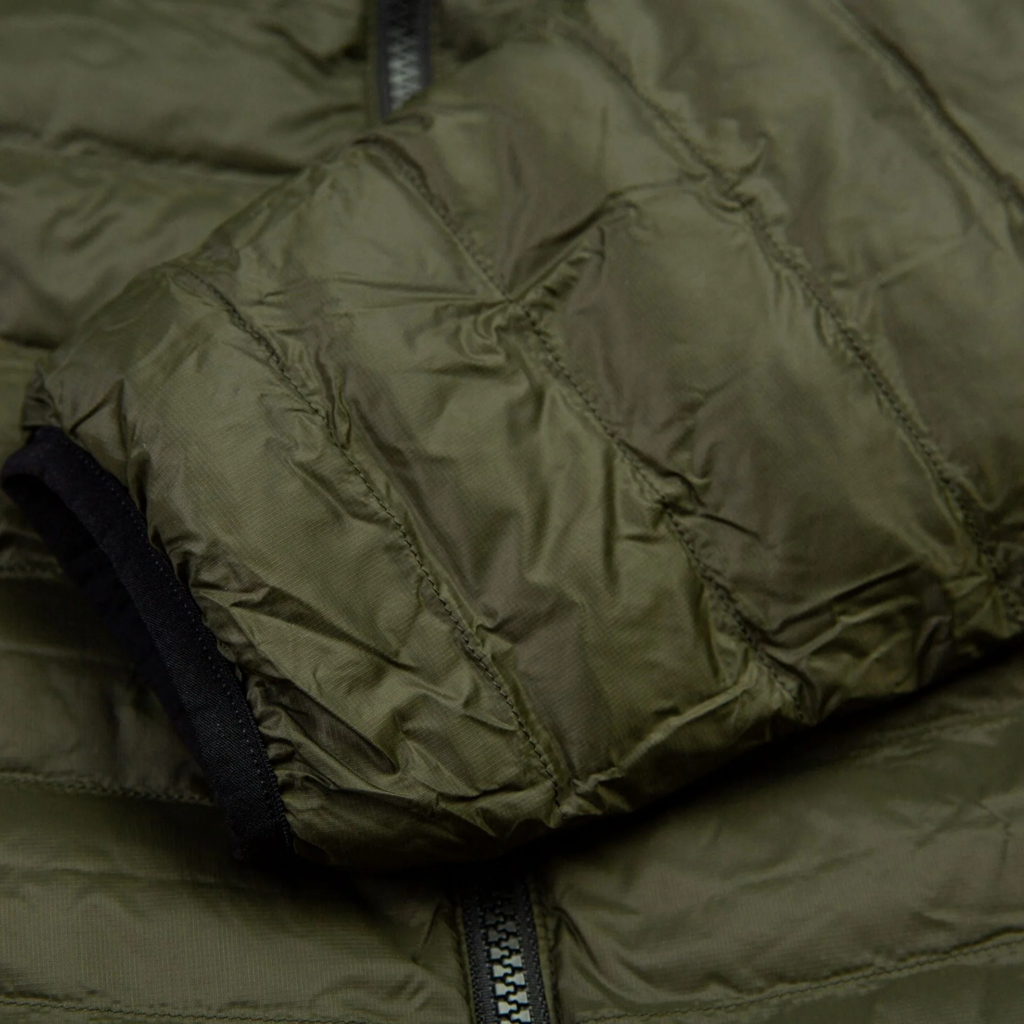 AT4600 - Reversible Puffer Jacket - Black/Olive - Image 13