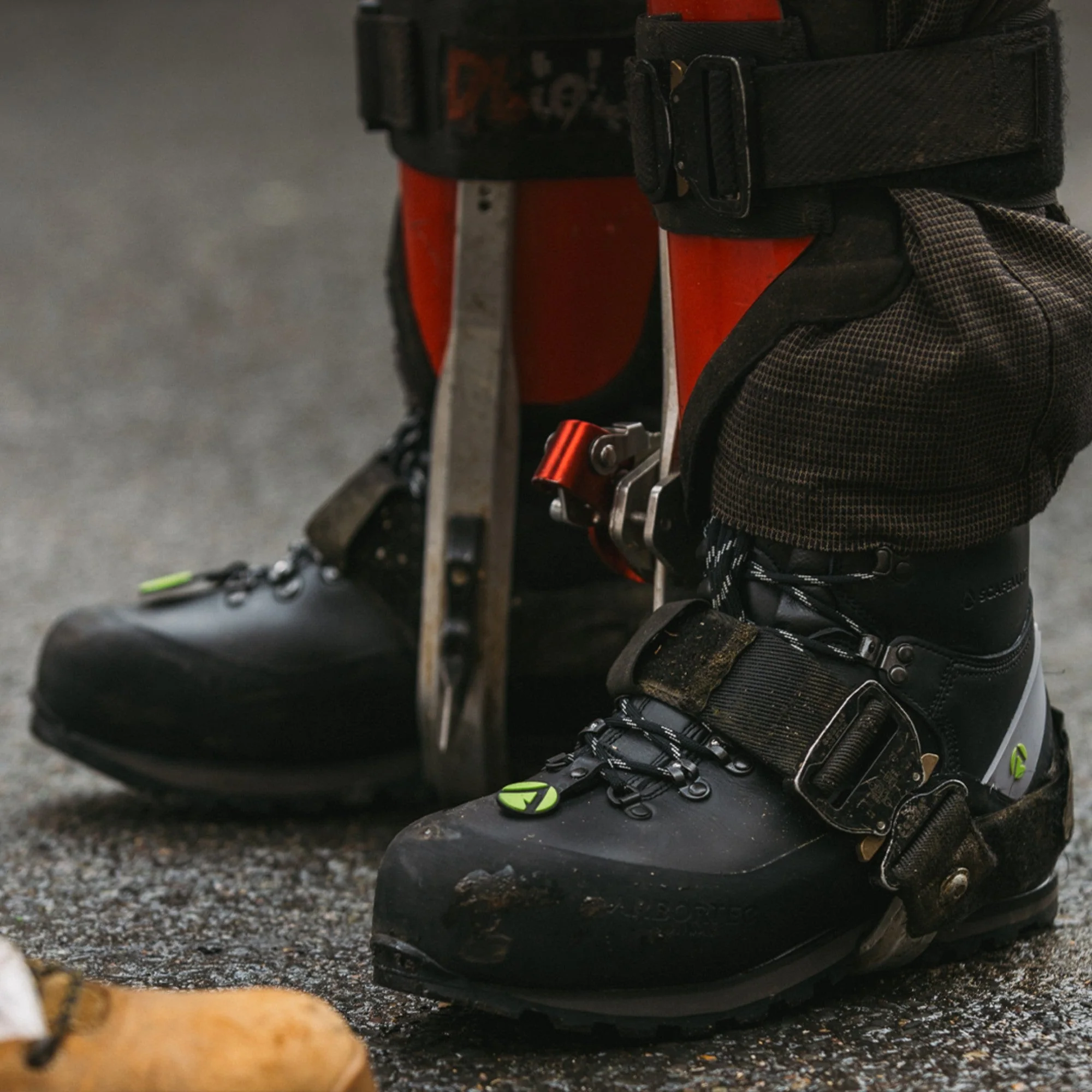 AT30100 Scafell Chainsaw Boot - Black - Image 8